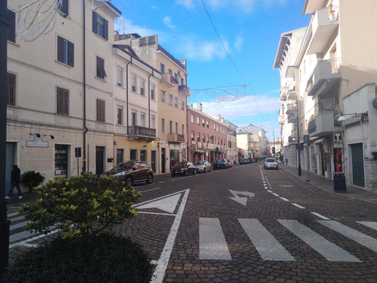 Appartamento Centro Storico Monfalcone Buitenkant foto